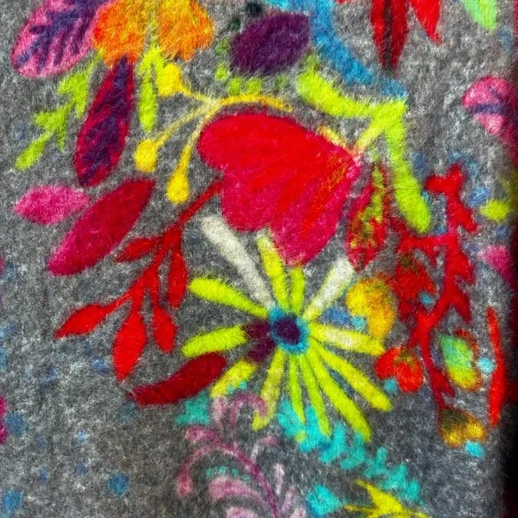 NATURAL LIFE cashmere-like fuzzy colorful floral pullover sweater size medium - Picture 4 of 8